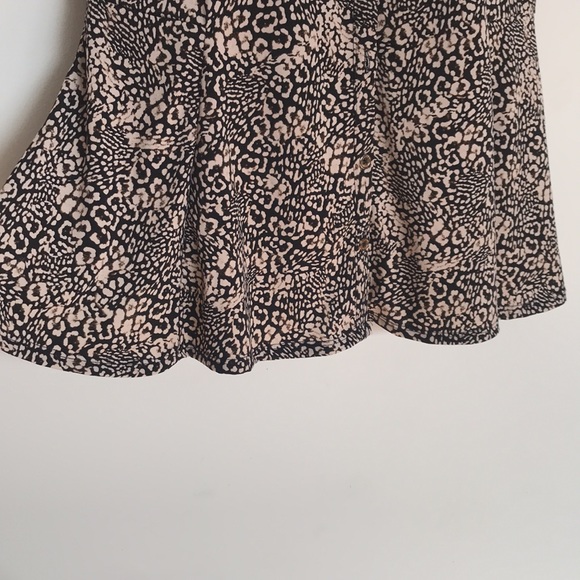 Dana Buchman women button down Ruffle button top. - Picture 4 of 10